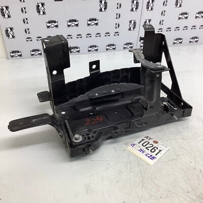 2021-2023 GMC YUKON 6.2L BATTERY TRAY MAIN HOLDER SUPPORT OEM - Image 1 of 4