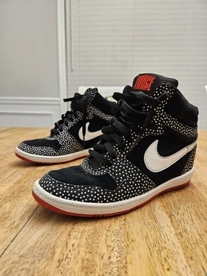 Mujer Nike| Zapato Deportivo Force Sky Estampado Alto Lunares Cuña | Talla 9 Foto 1 de 4
