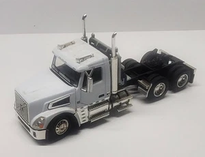 Diecast Promotions 1/64 Volvo VT800 Daycab Tractor White - Picture 1 of 6