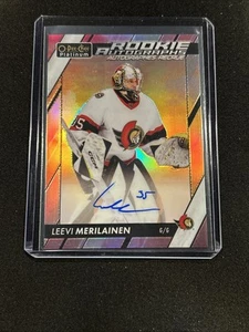 2024-25 O-Pee-Chee Platinum 2023-24 Aggiornamento Rookie Auto Sunset Leevi Merilainen - Foto 1 di 2
