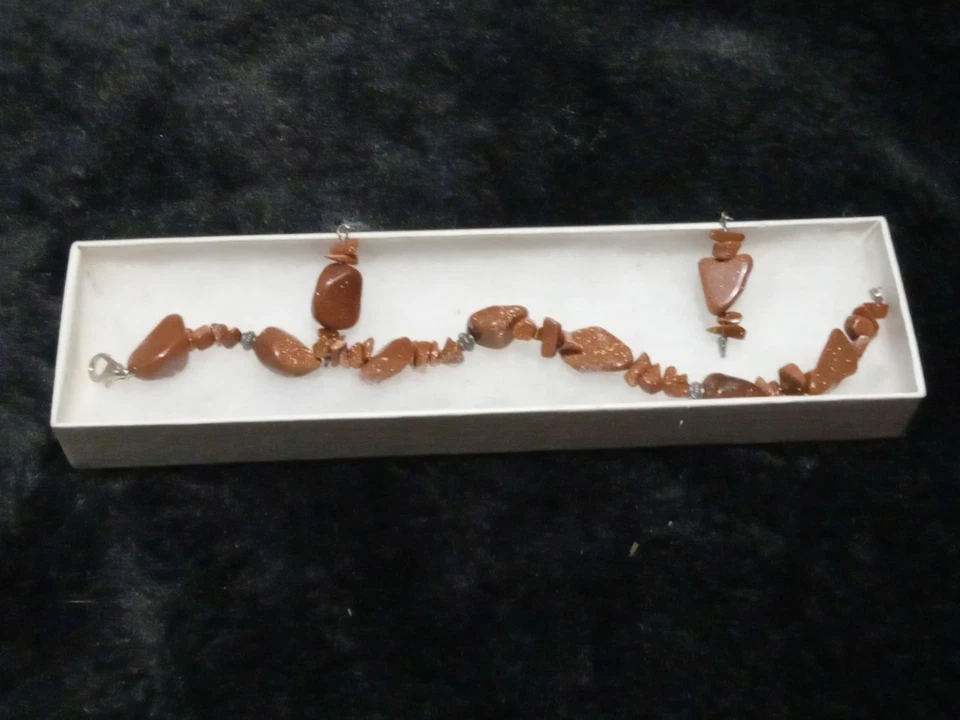 Este es un conjunto de collar y pendientes de cuentas carnlianas tiene un aspecto único Foto 1 de 3