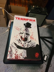 Trick Or Treat Studios Terrifier Art the Clown 12 Inch Action Figure - Bild 1 von 2
