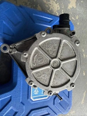 2013-2018 BMW N20 N26 Vacuum Pump 11667622380 OEM Used - Image 1 of 3