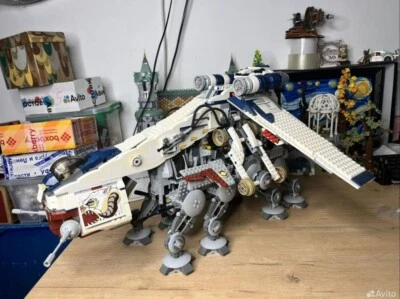 LEGO Star Wars: Republic Dropship con AT-OT Walker (10195) Foto 1 de 4