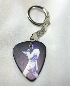 Elvis on Stage Guitar Pick Keychain - Picture 1 of 3