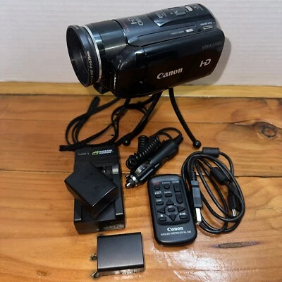 Canon HD VIXIA HF M30 (8 GB built in) 15x zoom Camcorder read description - Image 1 of 4