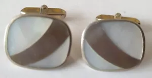 A PAIR OF MOTHER OF PEARL RECTANGULAR GENTLEMAN'S CUFFLINKS - Picture 1 of 4