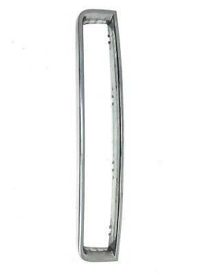 2002-2005 Audi A4 grade montada no para-choque centro inserção preta 8E0807647C - Imagem 1 de 4