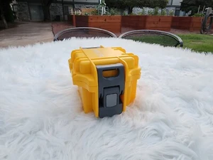 Caja de reloj vacía amarilla para hombre Invicta estuche coleccionista buzo una ranura - Imagen 1 de 5