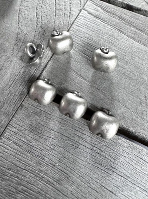 10 Stück niedliche Mini Metallknöpfe Apfel 10mm altsilber Ösenknöpfe  - Bild 1 von 4