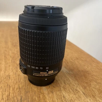 Nikon DX AF-S VR Nikkor 55-200mm G ED lens for Nikon Digital SLR cameras - Image 1 of 4