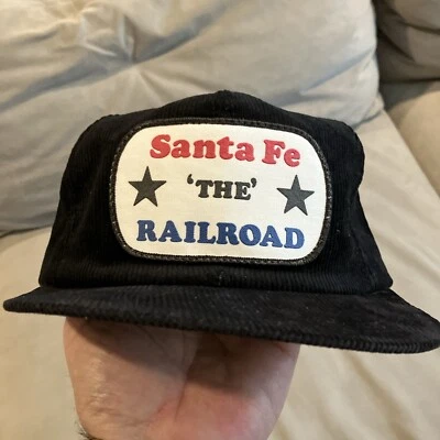 NWOT - VINTAGE - SANTA FE RAILROAD - THE RAILROAD - BLACK CORDUROY SNAPBACK HAT - Imagem 1 de 4