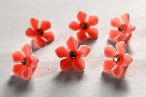 VINTAGE 6 SMALL BABY PINK PLASTIC FLOWER SWAROVSKI RHINESTONE FLOWERS 13mm - Picture 1 of 1