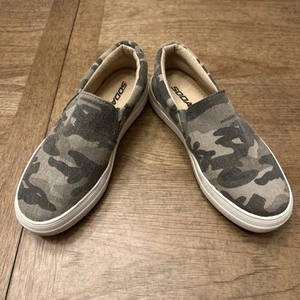 Zapatos deportivos informales de lona camuflaje de moda Soda Reign sin cordones para mujer talla 7 - Imagen 1 de 5