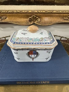 Vintage Chinoiserie chinesisches Porzellan Schmuckkästchen mit Deckel handbemalt Blumen & Wappen - Bild 1 von 24