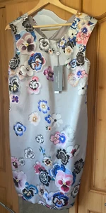 Stunning Fenn Wright Manson Grey Floral 100% Silk Dress Lined. size 12 Petite - Picture 1 of 9