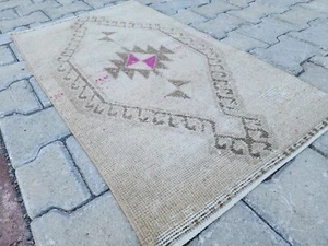 Tappeto turco vintage - tappeti Oushak beige annodati a mano 1,8 x 3,1 piedi lana pile basso - Foto 1 di 10