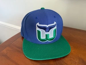 Gorra Hartford Whalers Snap Back azul NHL hockey Mitchell Ness para hombre billete plano - Imagen 1 de 5