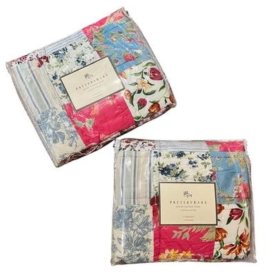 "Dos fundas estándar acolchadas Pottery Barn Eloise retazos 20x26"" florales a cuadros" Foto 1 de 4