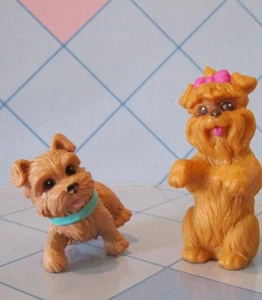 MATTEL Barbie WEE 3 Tres Amigas Muñeca Sueño/Nieve/Lluvia Lote de 2 PERROS MASCOTAS CACHORROS loT - Imagen 1 de 1