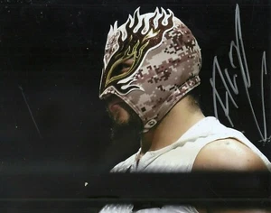 2019 LEAF WRESTLING - FLAMITA - AUTOGRAPH 8X10 PHOTO - COA ON BACK - LUCHA LIBRE - Picture 1 of 2