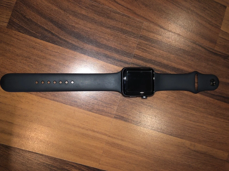 apple watch serie 3 42mm GPS Schwarz - Bild 1 von 4
