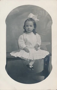 Antike RPPC Echt Foto Postkarte süßes kleines Mädchen Kleinkind Winside NE Nebraska - Bild 1 von 6