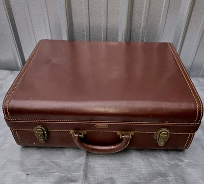 Vintage Hartmann Knocabout Leather Suitcase With Keys 19"x14"x7" - Image 1 of 4
