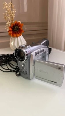 Canon MV750i Mini DV Camcorder – Vintage Digital Video Camera (PAL) | 22x Optica - Image 1 of 4