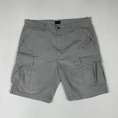 Shorts Levi’s Carrier Cargo Masculino 38 Cinza Ripstop Bolsos Externos Caminhada Casual - Imagem 1 de 4
