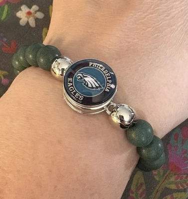 Mujer Philadelphia Eagles Madera Cuentas Pulsera Vidrio A Presión Dije Elástico VERDE Foto 1 de 4