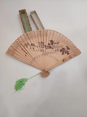 Ventilador de mão feminino de sândalo perfumado de madeira para presente de festa de casamento - Imagem 1 de 4