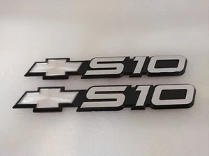 NEW 1994-2004 BOW TIE S10 DOOR TAILGATE EMBLEM *PAIR* - Picture 1 of 4
