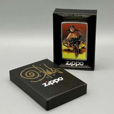 Olivia Flame Girl Zippo с подписанной коробкой - Изображение 1 из 2