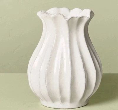 "Florero plisado de cerámica viral de 16"" crema agria hogar y mano con magnolia festoneada" Foto 1 de 4