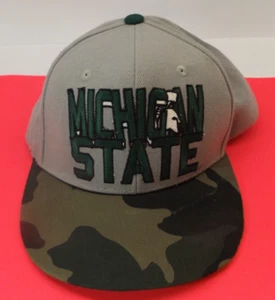 MICHIGAN STATE SPARTANS ~ besticktes Oberteil der Welt JOHN DEERE Mütze Kappe Camouflage - Bild 1 von 4