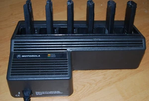 Funkgeräteladestation - 6 Fach - Motorola - NTN 1177D - Zdjęcie 1 z 2