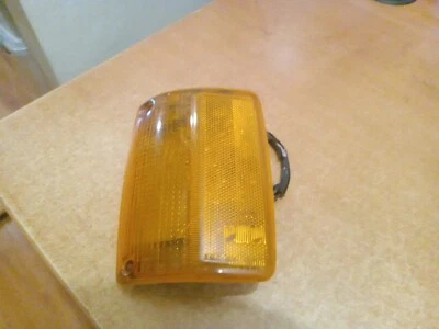 1987-1991 ISUZU TROOPER DRIVERS LEFT CORNER MARKER TURN SIGNAL LIGHT GOOD COND! Foto 1 de 4