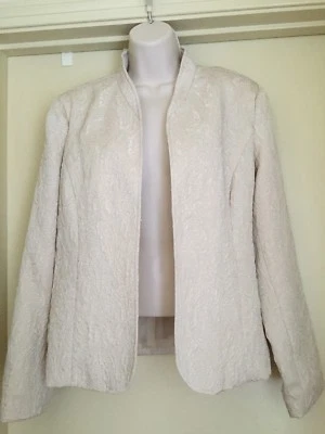 Chaqueta Blazer Erin By Erin London Frente Abierto Forrada Beige Brillante Talla M Usada en Excelente Condición Foto 1 de 4