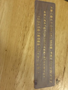 HELIX Kunststoff Lineal ausgeschnittene Kappe & kleine Buchstaben, Zahlen - Bild 1 von 5