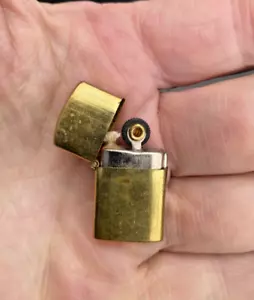 Mini-Benzin-Feuerzeug - Japan - Metall - Bild 1 von 5