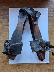 PAIR OF VINTAGE / ANTIQUE WOODEN ICE SKATES FOR DISPLAY OR RESTORATION  - Picture 1 of 7