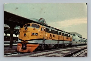 Locomotora de tren Rio Grande 5484 en la estación de Denver c1975 postal - Imagen 1 de 2