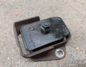 MITSUBISHI SHOGUN SPORT 2.5 TD NS PASSENGER SIDE ENGINE MOUNT - Picture 1 of 1