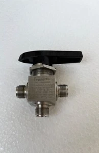 SWAGELOCK SS-44XS10MM 1500.PSI 103.BAR 3WAY BALL VALVE - Picture 1 of 8