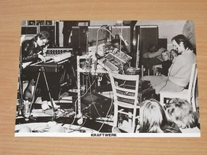 KRAFTWERK ORIGINAL PRESSEFOTO PROMO PHONOGRAM von 1974 FOTO 18 x 13 cm - Bild 1 von 2