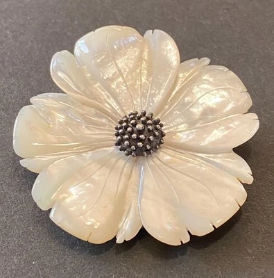 Broche flor tallada madreperla Stephen Dweck vintage 1999 esterlina Foto 1 de 4