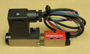 DYNAMCO D3336GL0 PNEUMATIC SOLENOID VALVE 24VDC WITH CANFIELD CONNECTOR - Picture 1 of 7