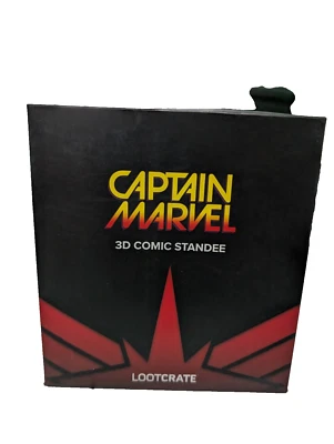 Figura de 6" de cómic Standee de Capitana Marvel exclusiva de caja de botín de marzo de 2019 Foto 1 de 2