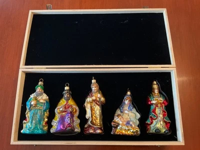 KOMOZJA POLAND HOLY FAMILY NATIVITY 5 ORNAMENTS IN WOODEN BOX - NEVER USED - Image 1 of 4